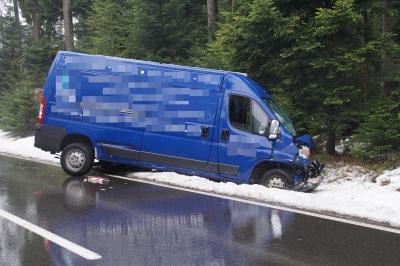 Oberhaugstett: Toedlicher Verkehrsunfall im Begegnunsverkehr zwischen Oberhaugstett und Wenden - 1 Person toedl., 1 Person schwer und Leicht Verletzt